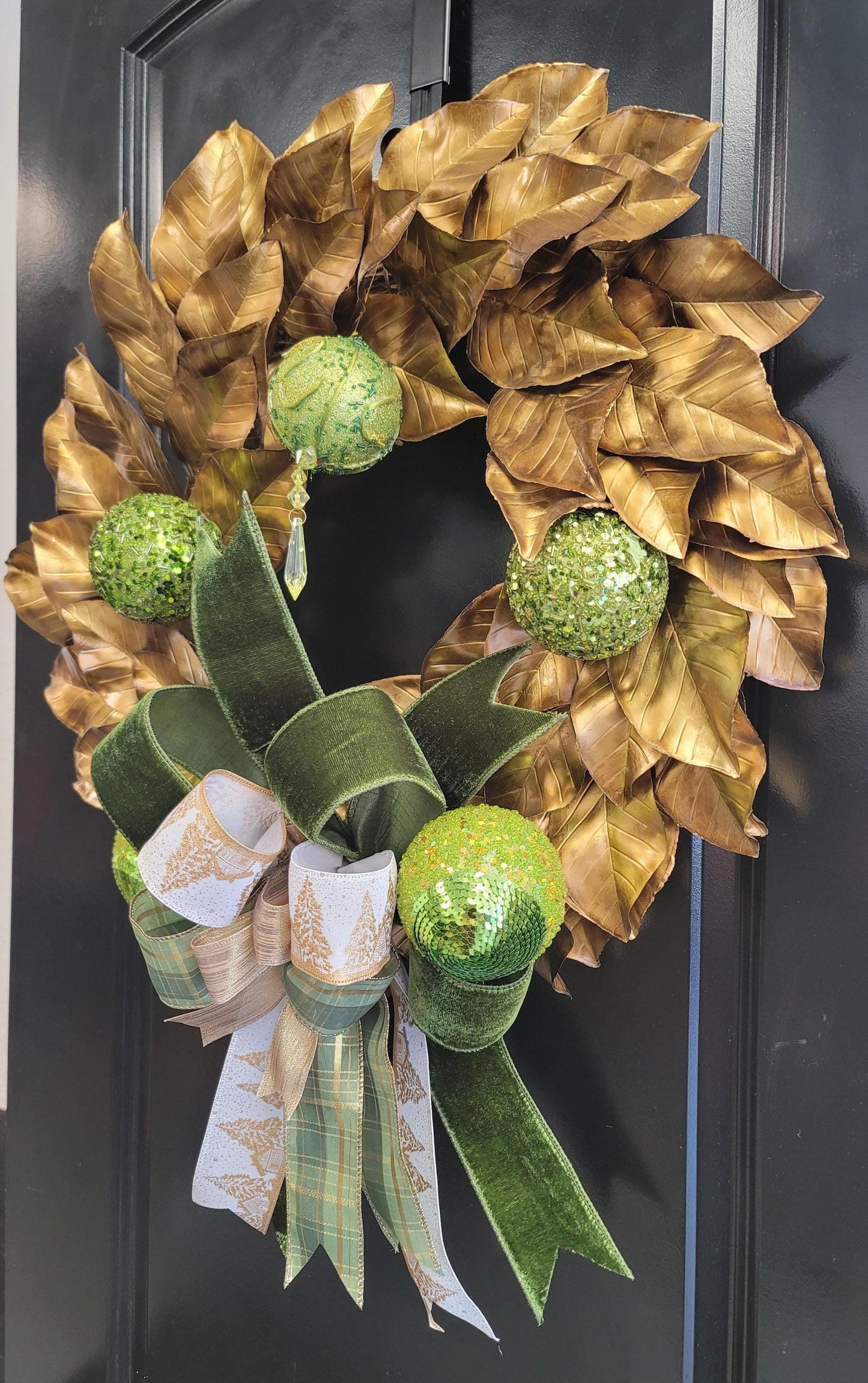 Elegant Gold Magnolia Leaf Wreath in Green and Matte Metallic Gold